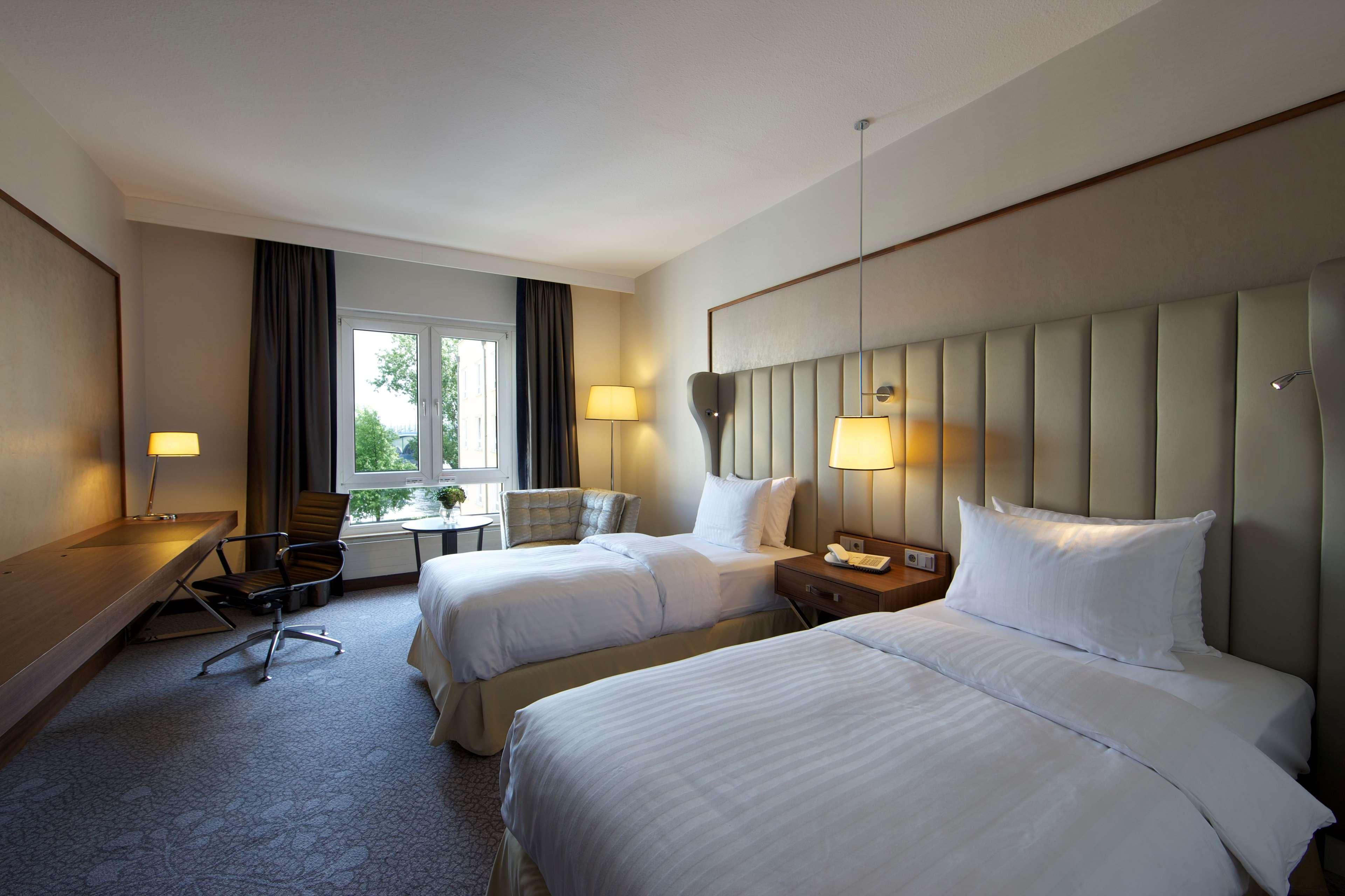 Dorint Hotel Bonn Exterior foto
